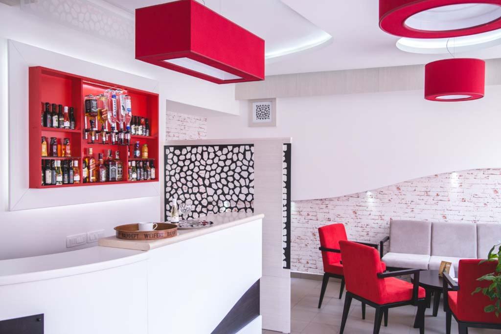 Garni Hotel Alma Pirot Extérieur photo