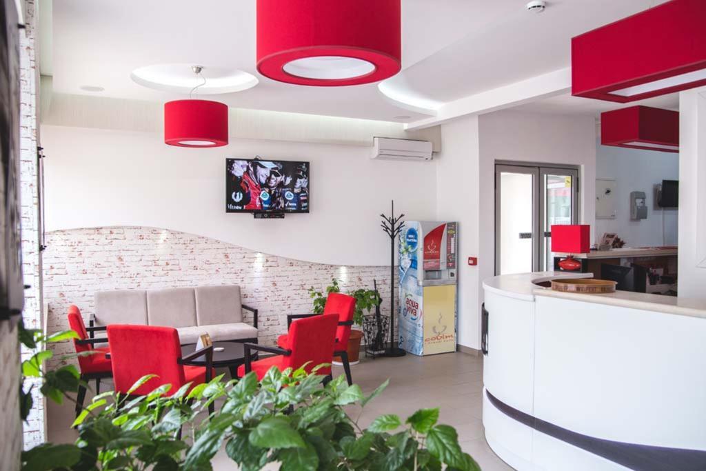 Garni Hotel Alma Pirot Extérieur photo