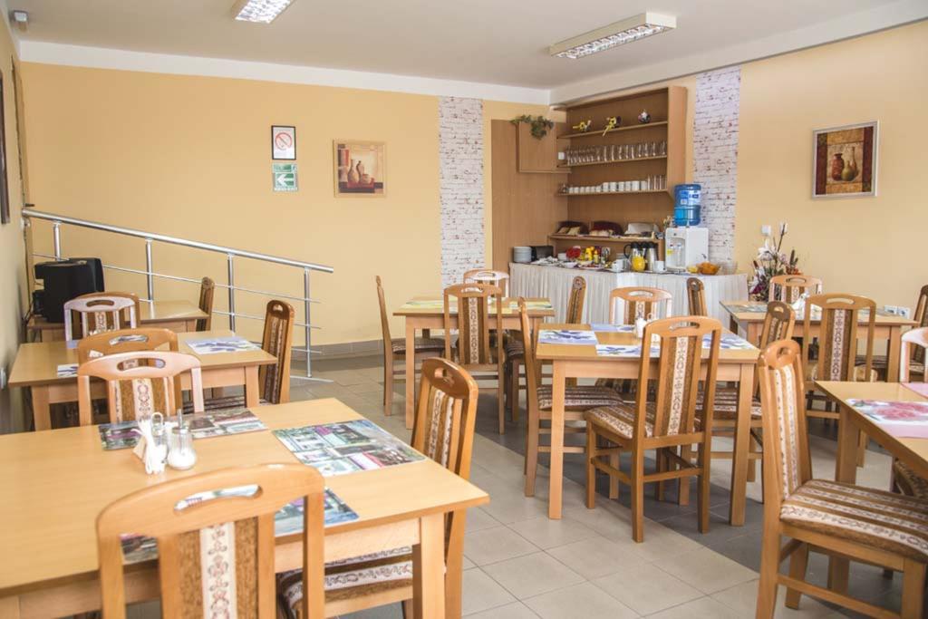 Garni Hotel Alma Pirot Extérieur photo
