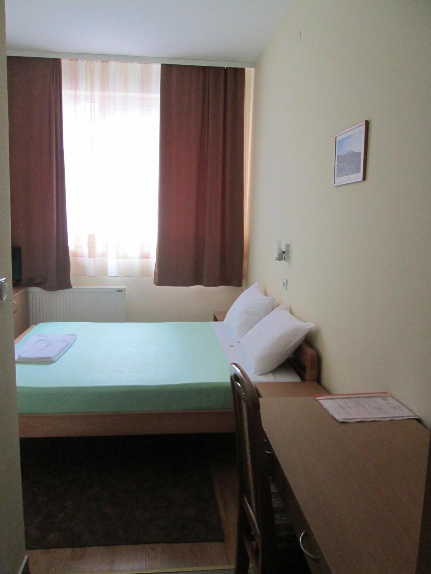 Garni Hotel Alma Pirot Chambre photo