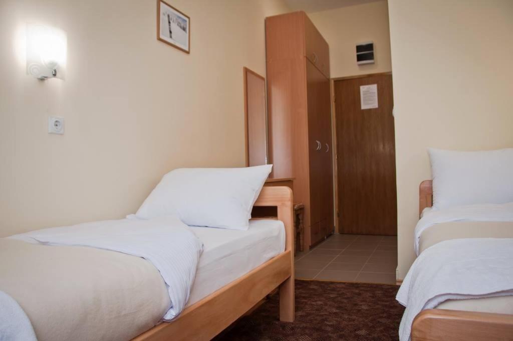 Garni Hotel Alma Pirot Extérieur photo