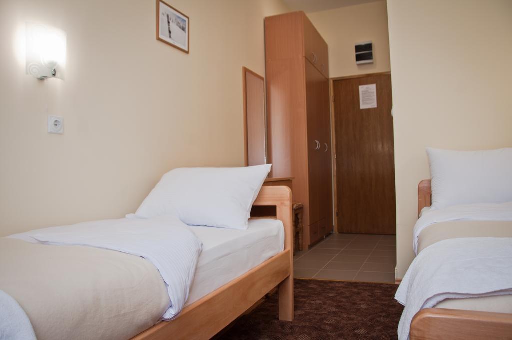 Garni Hotel Alma Pirot Extérieur photo