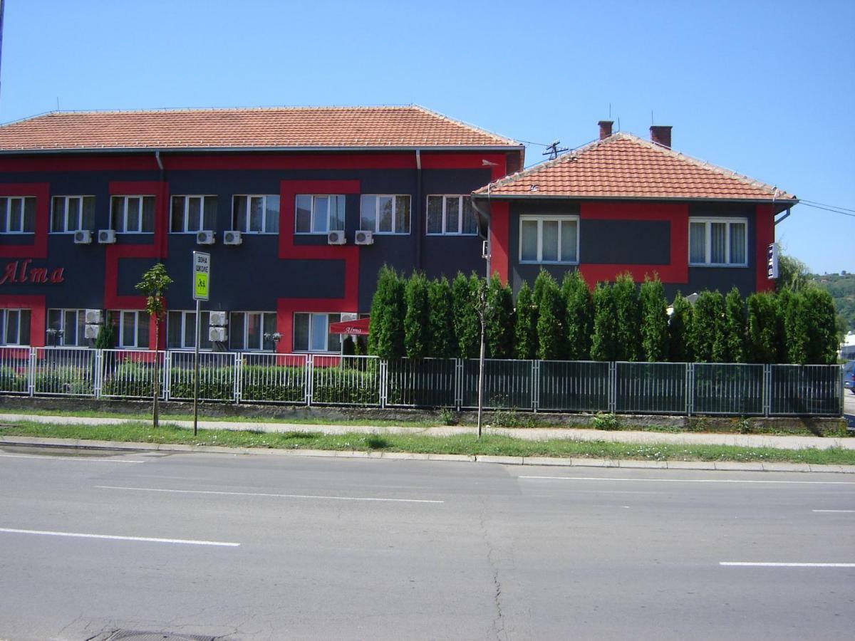 Garni Hotel Alma Pirot Extérieur photo
