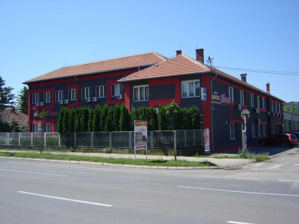 Garni Hotel Alma Pirot Extérieur photo