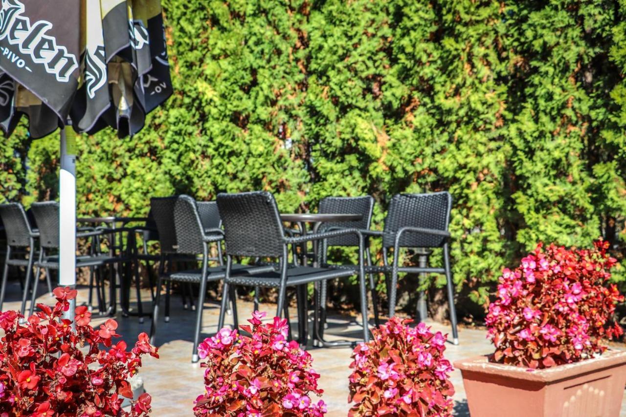 Garni Hotel Alma Pirot Extérieur photo